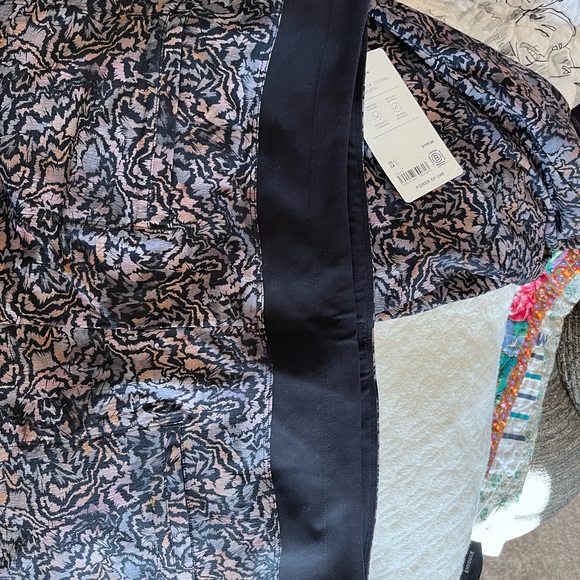 Athleta Trekkie Norrh Jogger in a stylish paisley print. NWT plus 22 - Picture 5 of 10